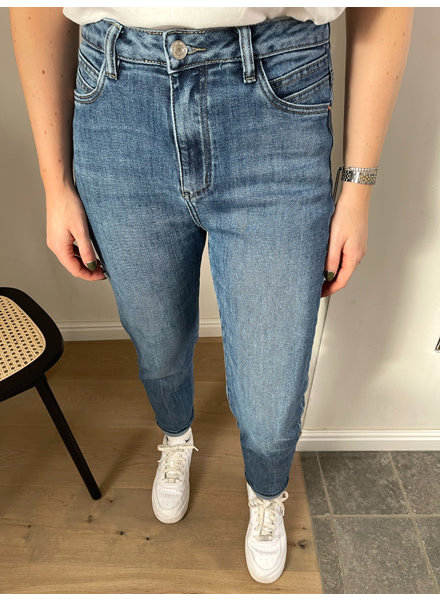 Female future jeans