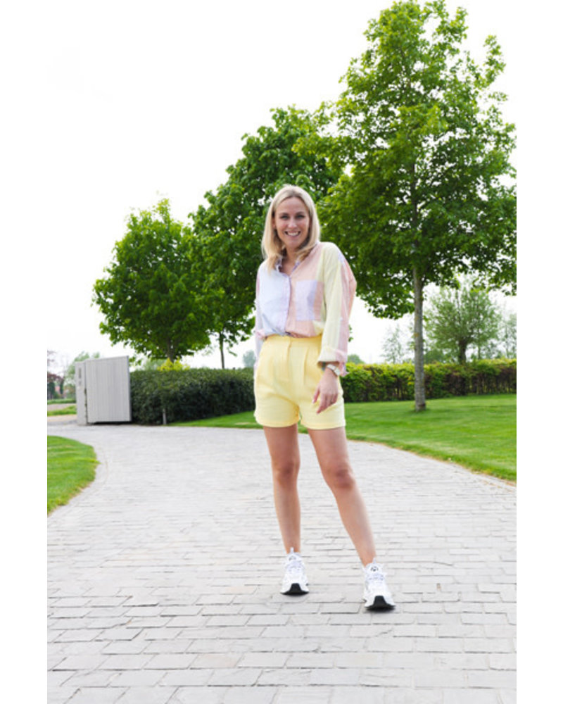 Elise shorts geel met riem