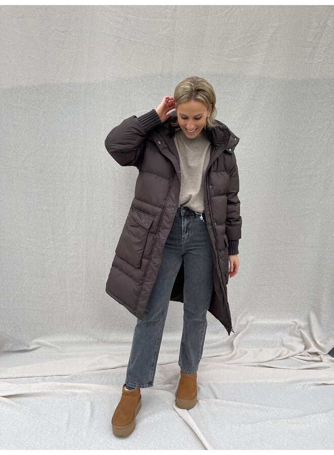 Long puffer jacket with long sleeves brown