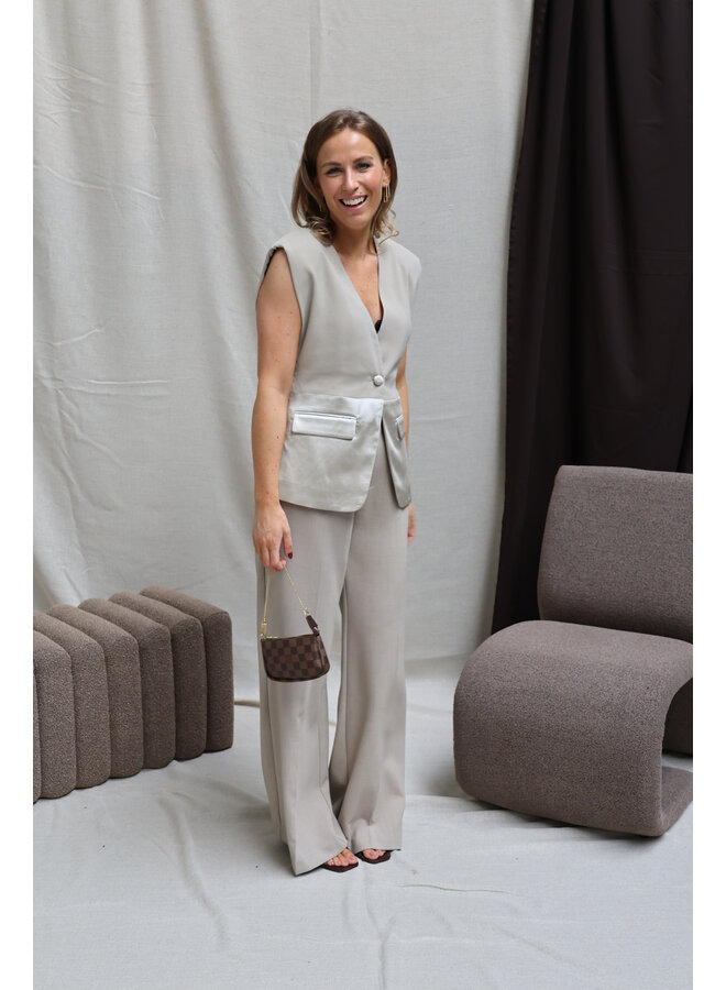 Juline sleeveless blazer beige