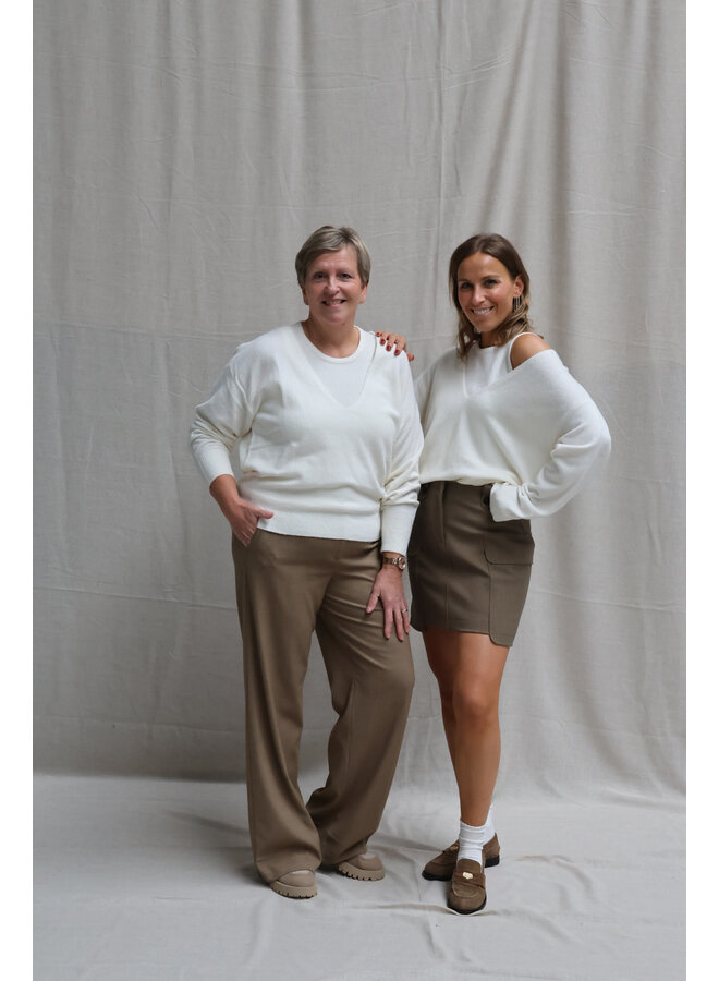 Caroline V-neck twinset offwhite