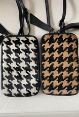Little bag with leather and skin in houndstooth design.