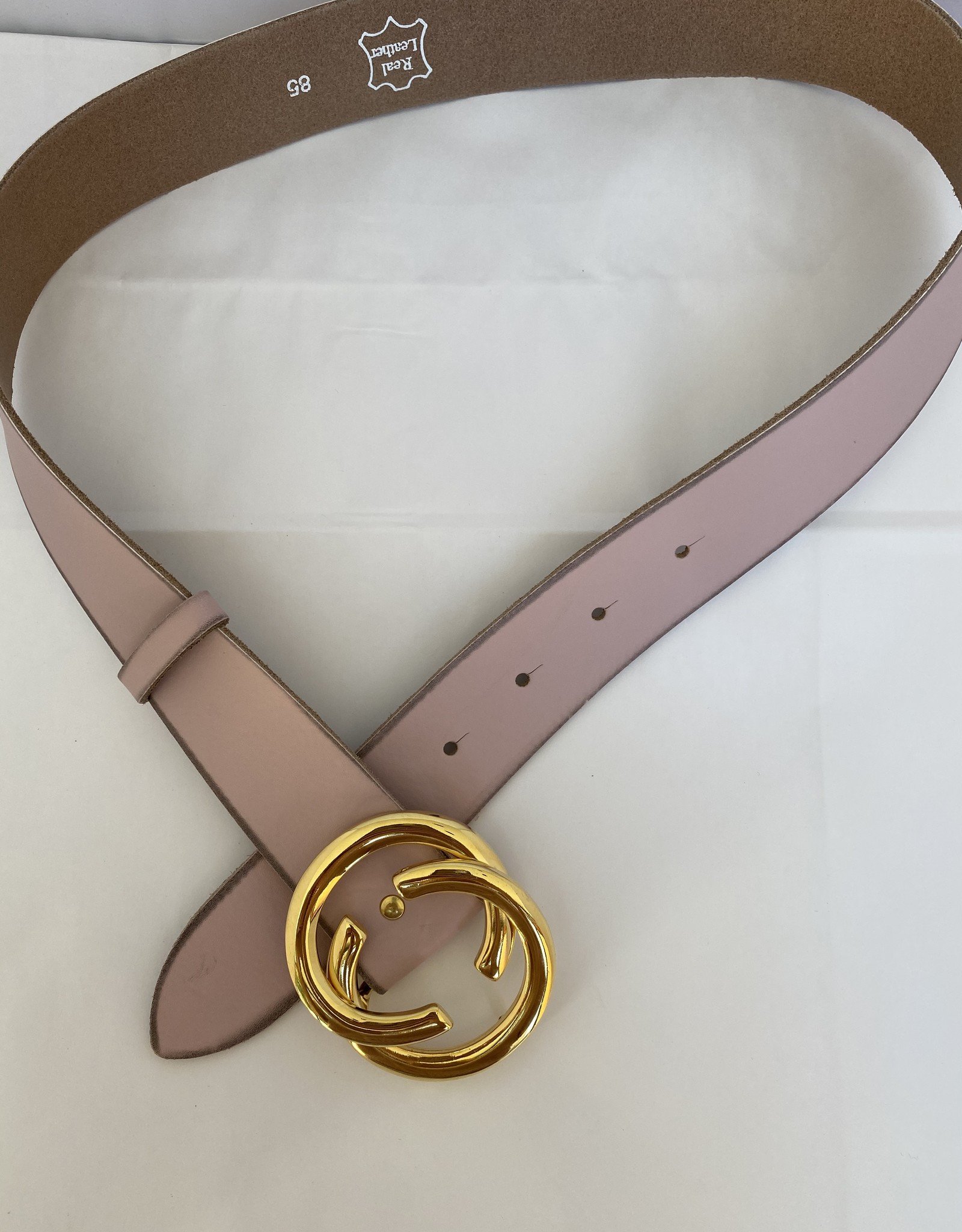 Wide leather belt with golden buckle.