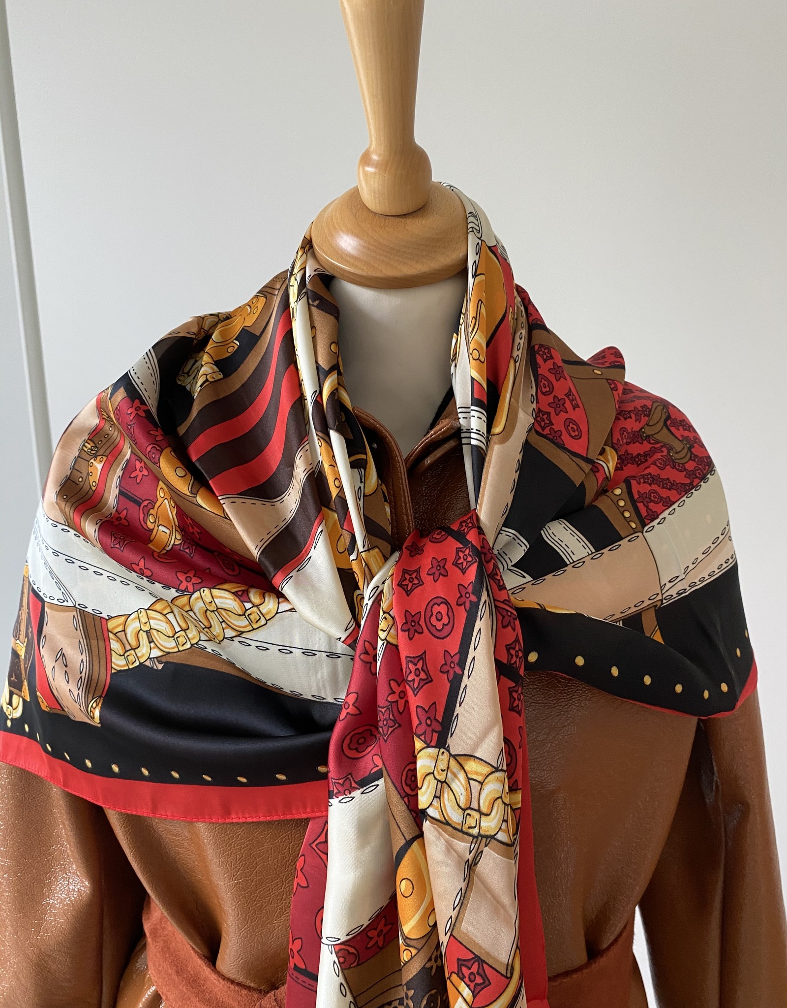 Scarf multicolor with red, camel, orange and black.