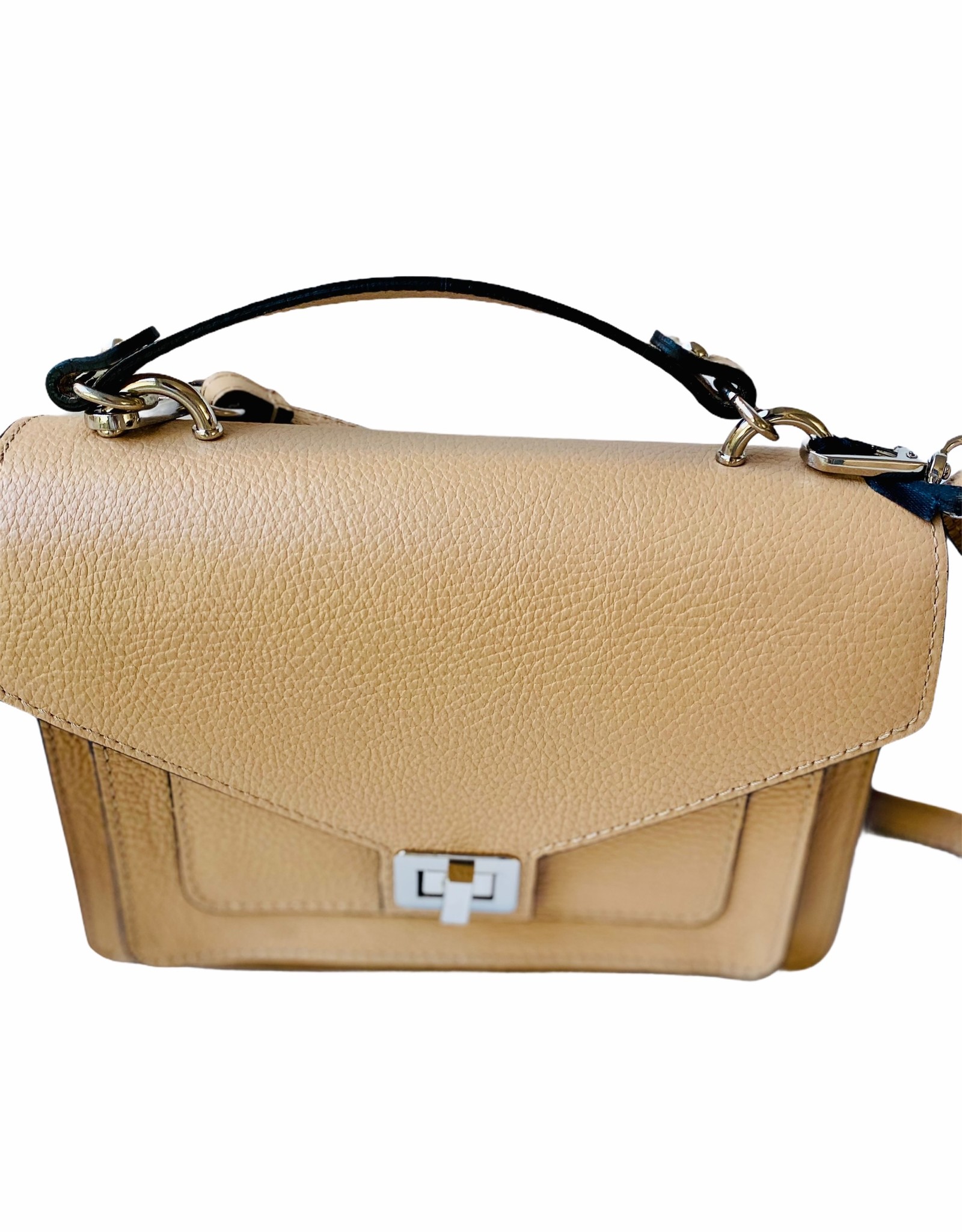 Leather classic bag with handle and long shoulderbelt.