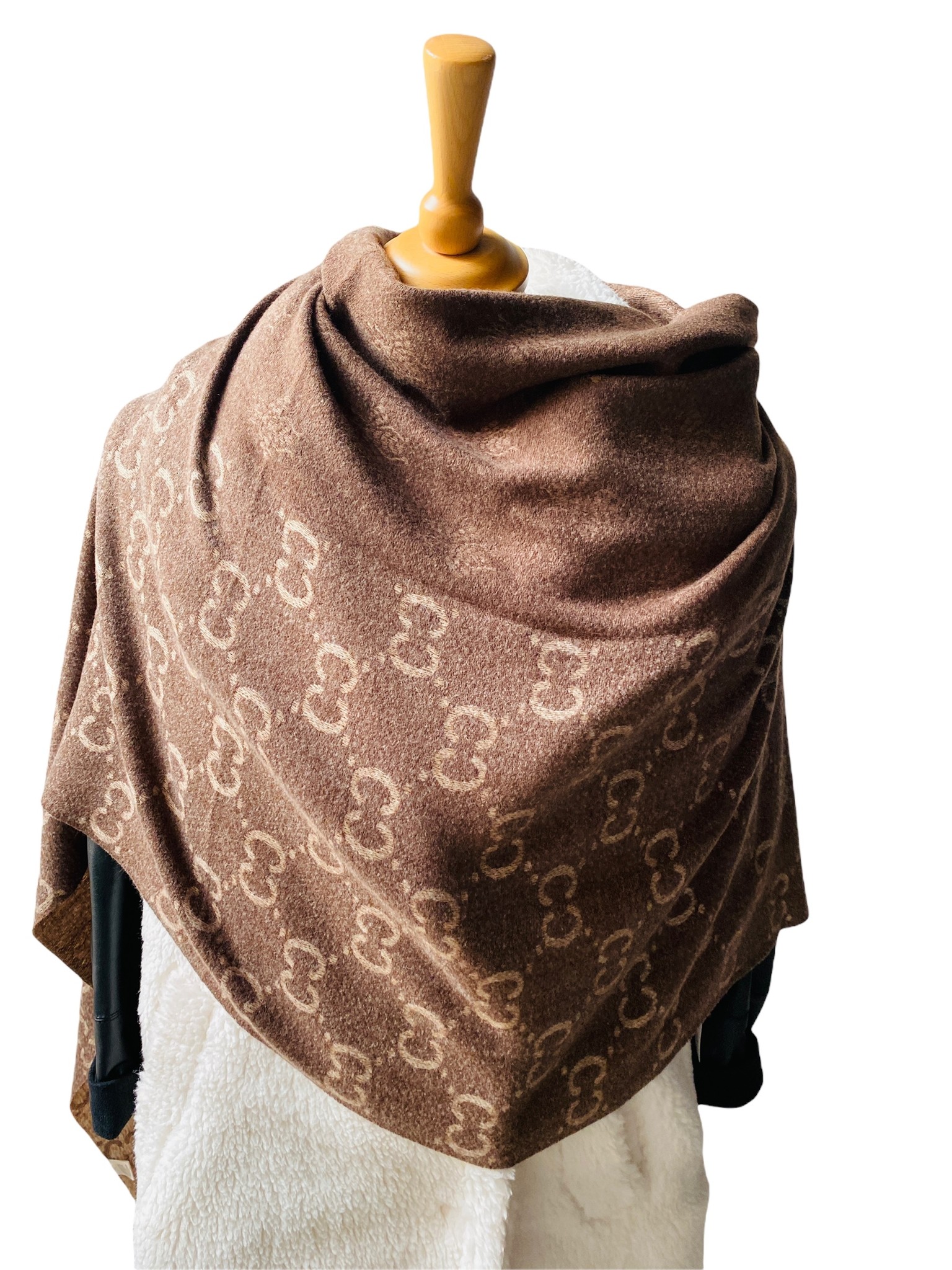 Long scarf with beige logo with fringles. Soft fabric - TopU-Up