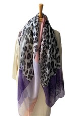 Coton scarf long model with leopardprint en purple colors.