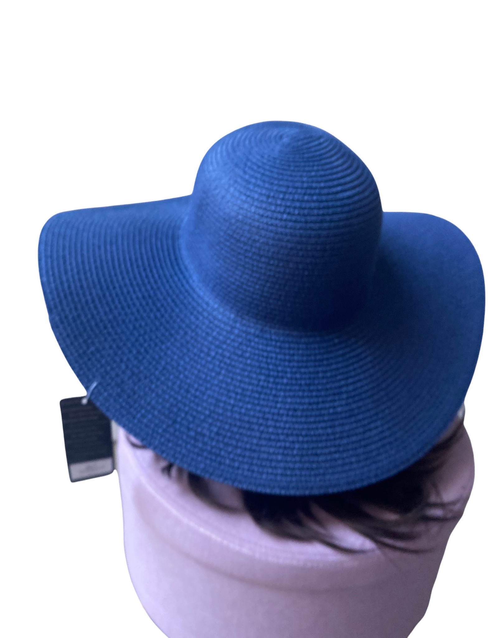 Classy hat with wide brim. Convex top