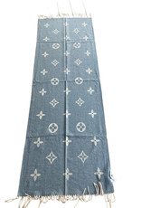 Sjaal brand logo in zachte stof met franjes, drie kleuren