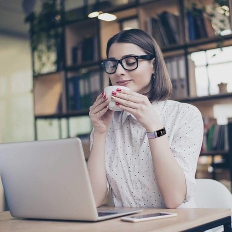 Strap-it® Strap-it Fitbit Charge 3 Milanese band (regenboog) Strap-it® Strap-it Fitbit Charge 3 Milanese band (regenboog)