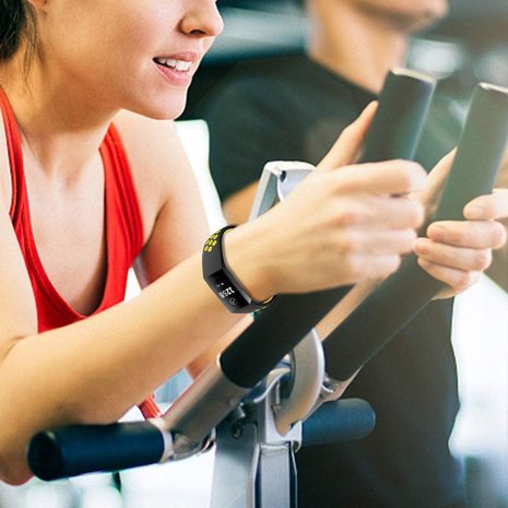 Strap-it® Strap-it Fitbit Charge 4 sportband (zwart geel) Strap-it® Strap-it Fitbit Charge 4 sportband (zwart geel)