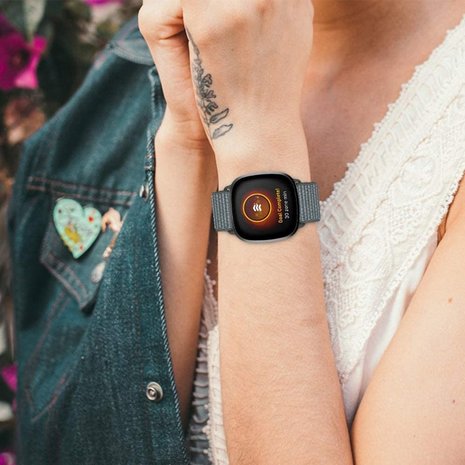 Strap-it® Strap-it Fitbit Versa 3 nylon bandje (grijs-groen)