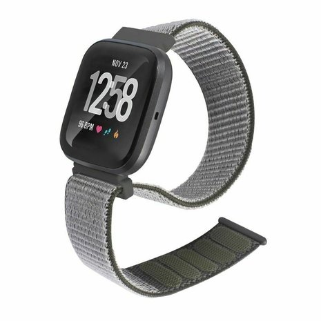 Strap-it® Strap-it Fitbit Versa nylon bandje (olijfgroen)