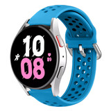 Strap-it® Samsung Galaxy Watch 5 - 44mm siliconen bandje met gaatjes (lichtblauw)