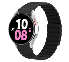 Strap-it® Samsung Galaxy Watch 5 - 44mm magnetisch siliconen bandje (zwart)