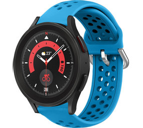 Strap-it® Samsung Galaxy Watch 5 Pro siliconen bandje met gaatjes (lichtblauw)