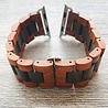 Strap-it® Strap-it Apple Watch Ultra houten bandje (roodbruin/zwart) Strap-it® Strap-it Apple Watch Ultra houten bandje (roodbruin/zwart)