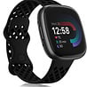 Strap-it® Strap-it Fitbit Versa 4 siliconen bandje met gaatjes (zwart) Strap-it® Strap-it Fitbit Versa 4 siliconen bandje met gaatjes (zwart)