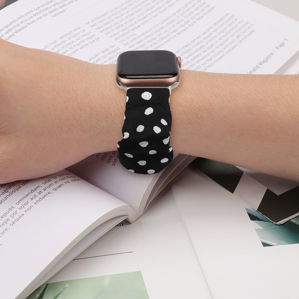 Strap-it® Strap-it Apple Watch Scrunchie bandje (zwart met stippen)