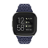 Strap-it® Strap-it Fitbit Versa 4 siliconen bandje met patroon (donkerblauw) Strap-it® Strap-it Fitbit Versa 4 siliconen bandje met patroon (donkerblauw)