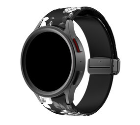 Strap-it® Grey Flower Samsung Galaxy Watch 6 Classic 43mm magnetisch bandje Strap-it® Grey Flower Samsung Galaxy Watch 6 Classic 43mm magnetisch bandje