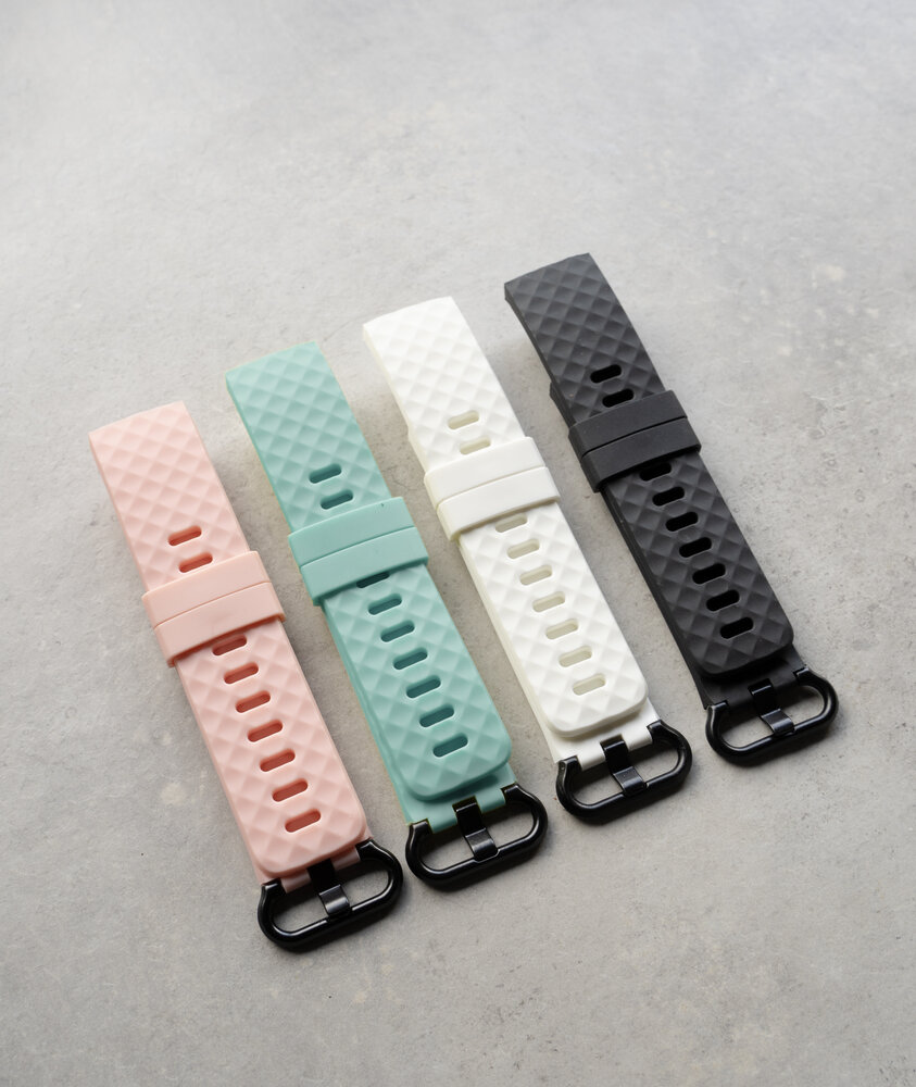 Strap-it® Strap-it Fitbit Charge 4 silicone band (lichtroze)