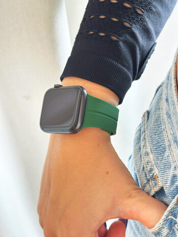Strap-it® Strap-it Apple Watch magnetisch D-Buckle bandje (legergroen)