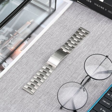 Strap-it® Strap-it Huawei Watch GT 3 46mm titanium grain band (platte sluiting) (zilver)