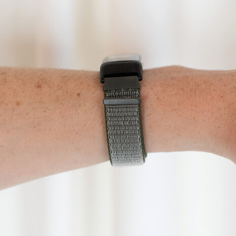 Strap-it® Strap-it Fitbit Charge 6 nylon bandje (groen)