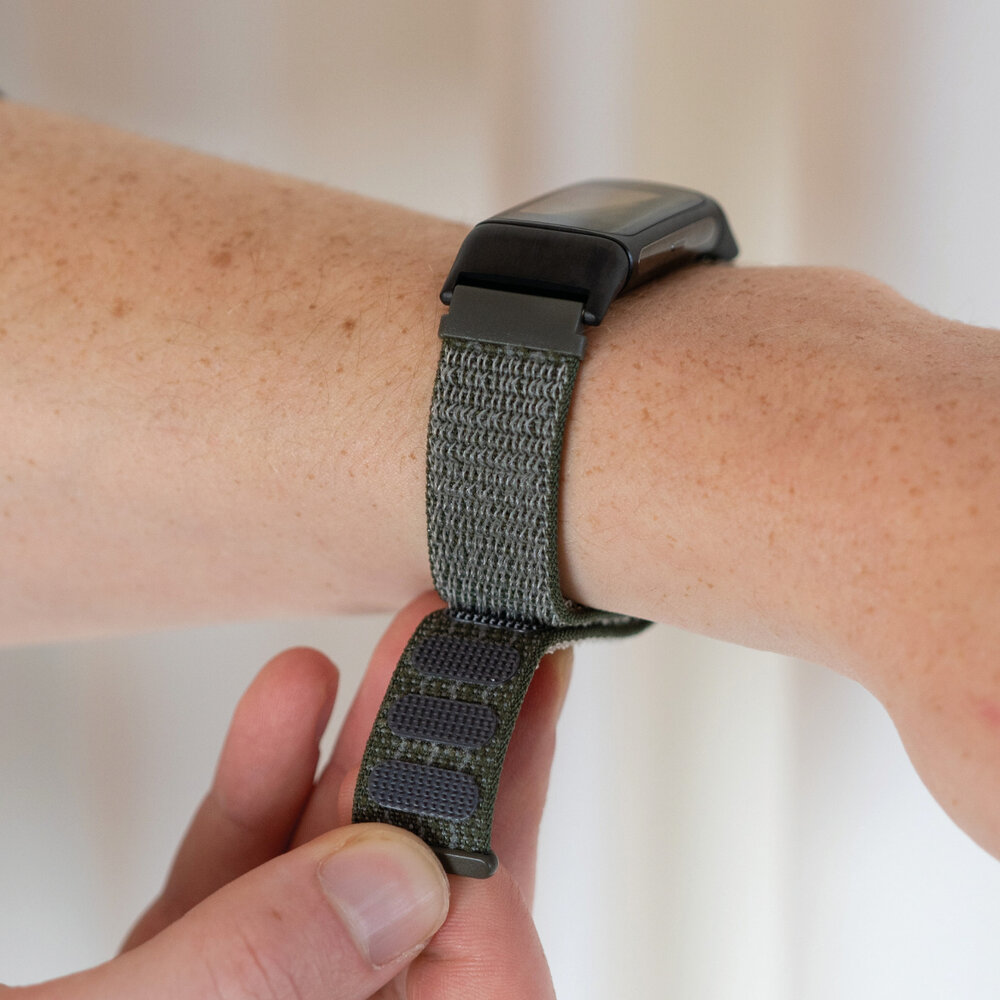 Strap-it® Strap-it Fitbit Charge 6 nylon bandje (groen)