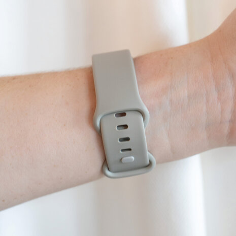Strap-it® Strap-it Fitbit Charge 6 siliconen bandje (grijs)