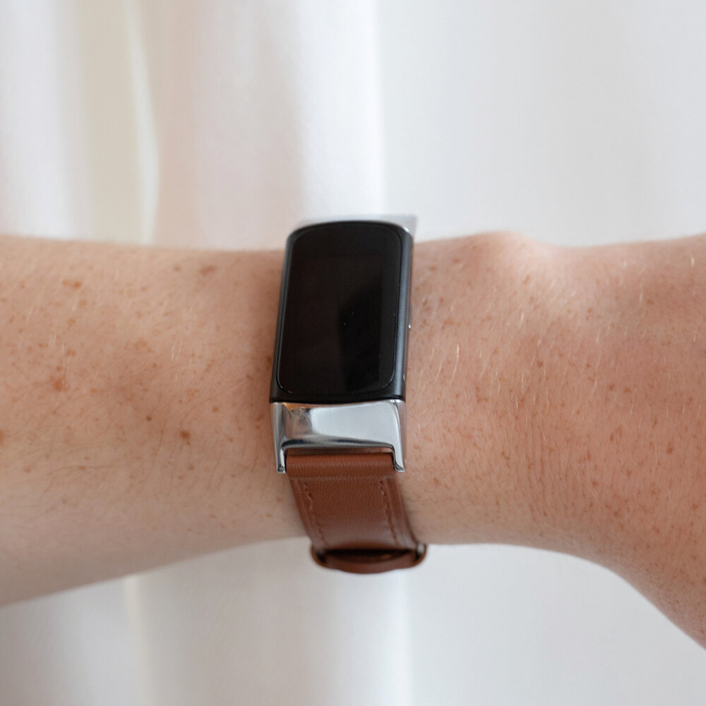 Strap-it® Strap-it Fitbit Charge 5 leren bandje (bruin)