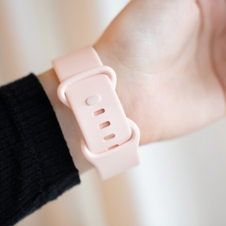 Strap-it® Strap-it Fitbit Charge 6 siliconen bandje (lichtroze)