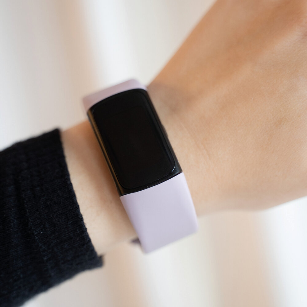Strap-it® Strap-it Fitbit Charge 6 siliconen bandje (lavendel)