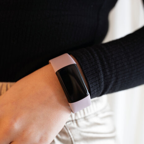 Strap-it® Strap-it Fitbit Charge 6 siliconen bandje (lavendel)