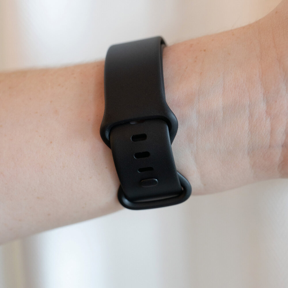 Strap-it® Strap-it Fitbit Charge 6 siliconen bandje (zwart)