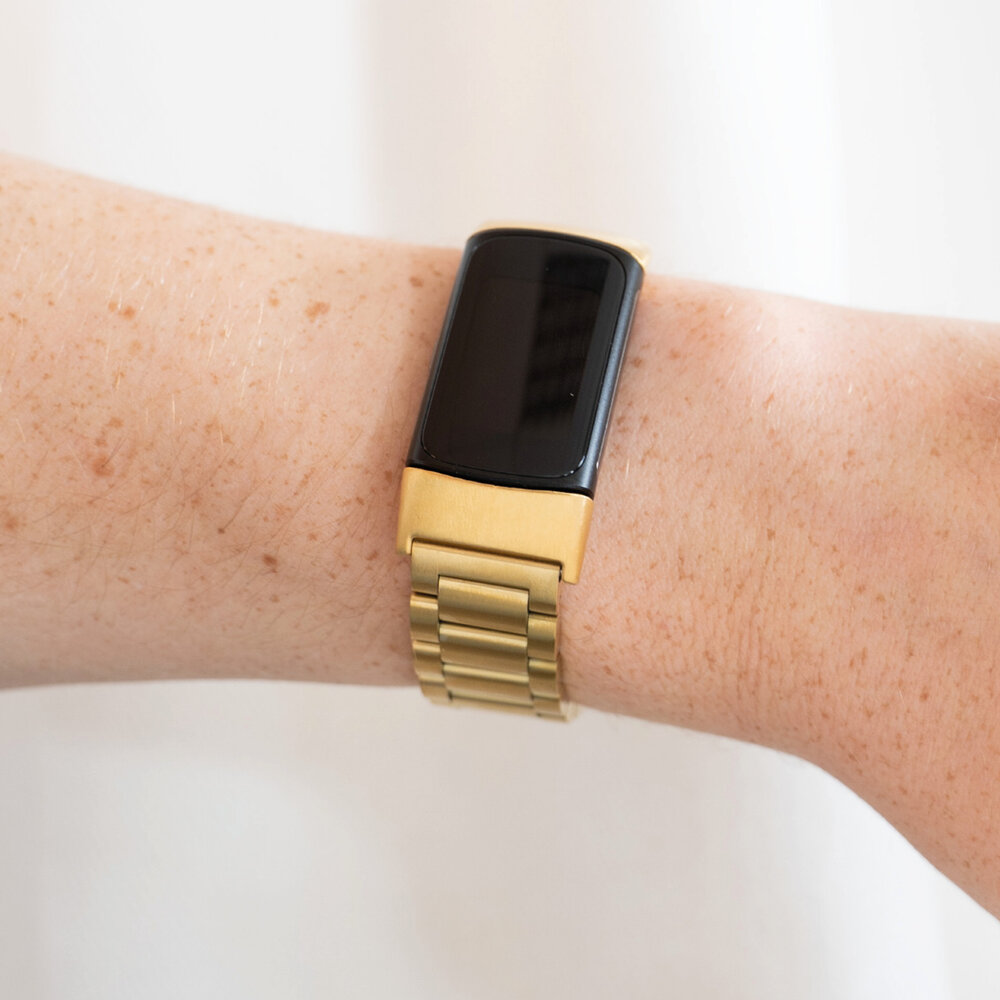 Strap-it® Strap-it Fitbit Charge 6 stalen band (goud)