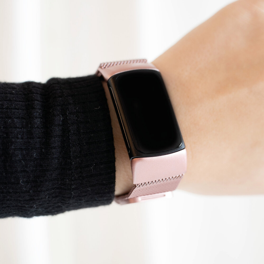 Strap-it® Strap-it Fitbit Charge 5 Milanese band (rosé pink)