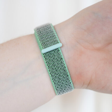 Strap-it® Strap-it Fitbit Charge 5 nylon bandje (mint)