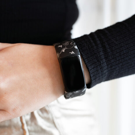 Strap-it® Strap-it Black Floral Fitbit Charge 5 bandje Strap-it® Strap-it Black Floral Fitbit Charge 5 bandje