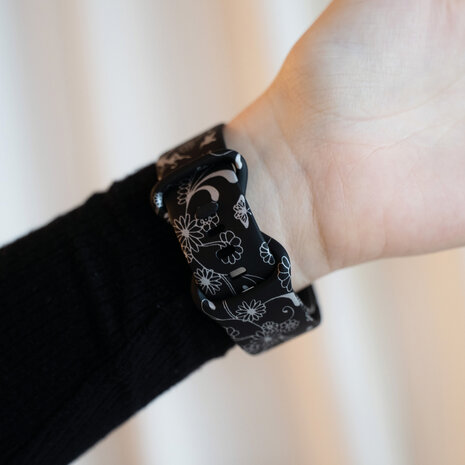 Strap-it® Strap-it Black Floral Fitbit Charge 6 bandje Strap-it® Strap-it Black Floral Fitbit Charge 6 bandje