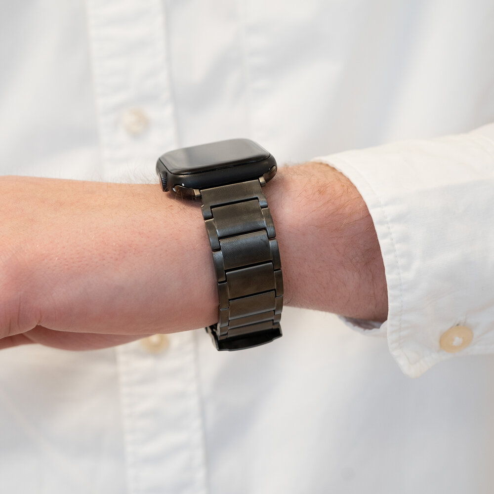 Bandz Bandz Apple Watch titanium schakel band (grafiet)