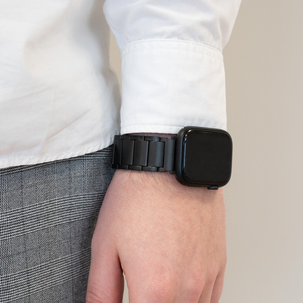 Bandz Bandz Apple Watch titanium schakel band (zwart)