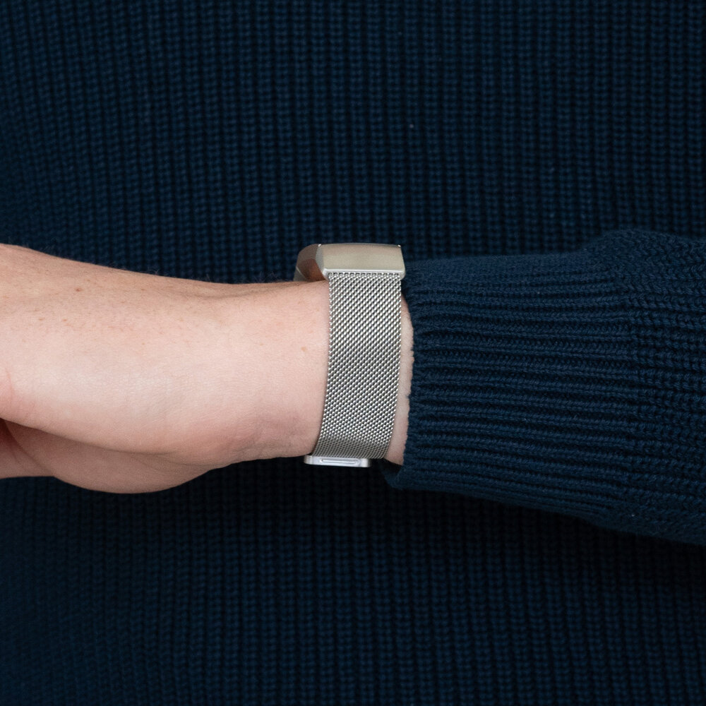 Bandz Bandz Fitbit Charge 4 Milanese loop band (zilver)