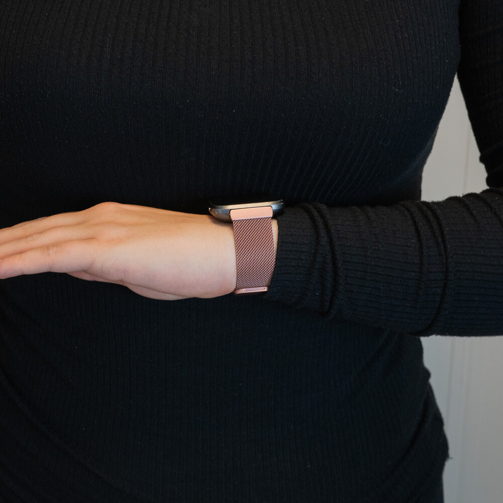 Bandz Bandz Fitbit Versa Milanese loop band (roze)