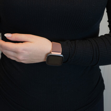 Bandz Bandz Fitbit Versa Milanese loop band (roze)