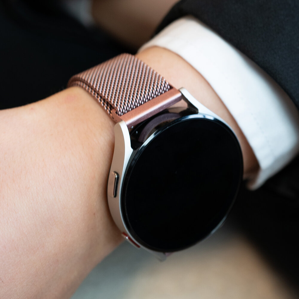 Bandz Bandz Samsung Galaxy Watch 42mm Milanese loop band (roségoud) Bandz Bandz Samsung Galaxy Watch 42mm Milanese loop band (roségoud)