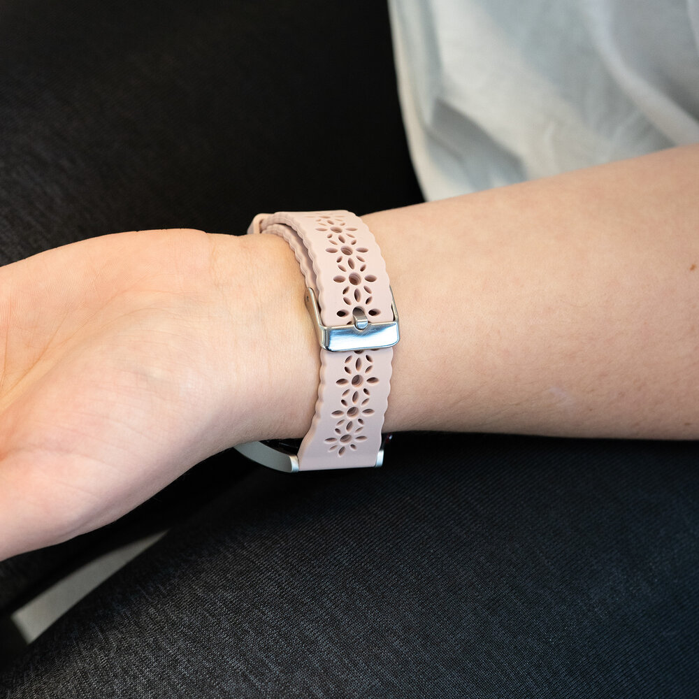 Bandz Bandz Samsung Galaxy Watch 5 Pro siliconen band met bloemenpatroon (roze)