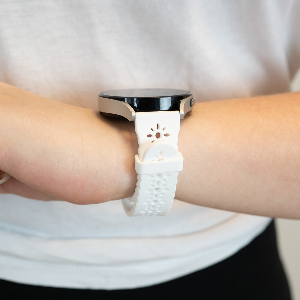 Bandz Bandz Amazfit GTS 4 siliconen band met bloemenpatroon (wit)