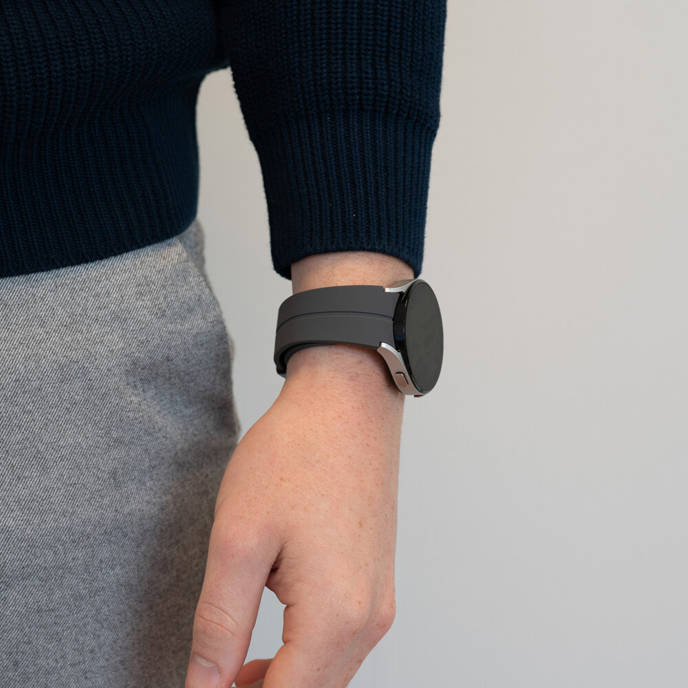 Bandz Bandz Samsung Galaxy Watch 5 - 40mm siliconen band met D-Buckle (donkergrijs)